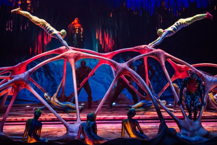 - © OSA Images / Costumes: Kym Barrett / ©2010 Cirque du Soleil Inc