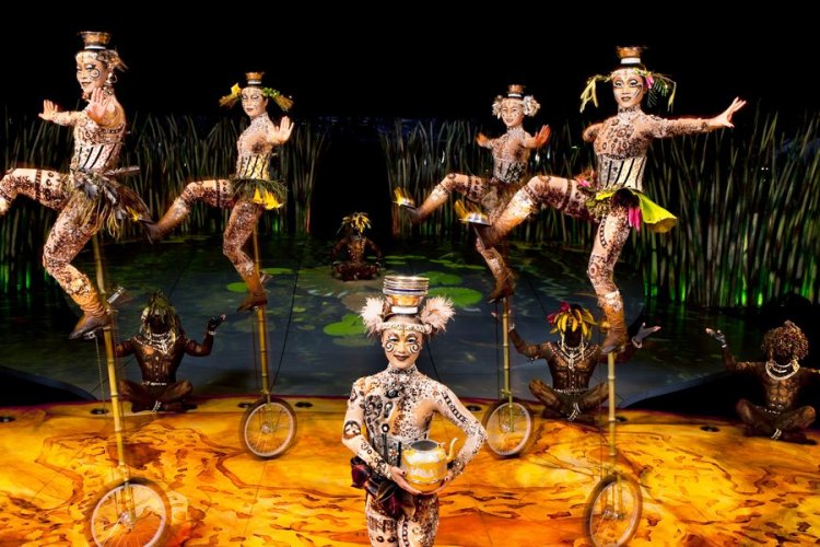 - © OSA Images / Costumes: Kym Barrett / ©2010 Cirque du Soleil Inc