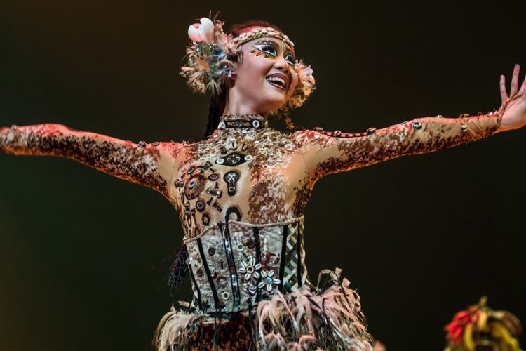 - © OSA Images / Costumes: Kym Barrett / ©2010 Cirque du Soleil Inc