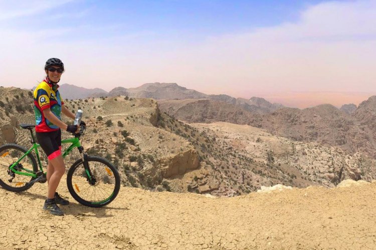 Sur le Jordan Bike Trail après le château de Shobak - © Florie THIELIN