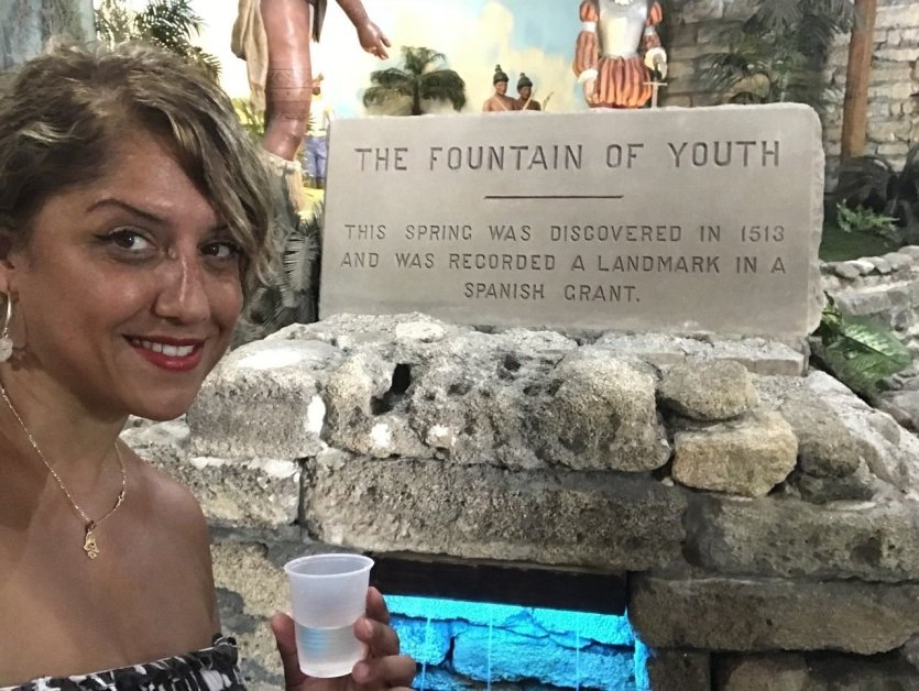 Selfie à la fontaine de Jouvence - © Saliha HADJ-DJILANI