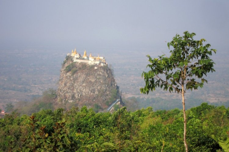 Le mont Popa - © Stéphan Szeremeta