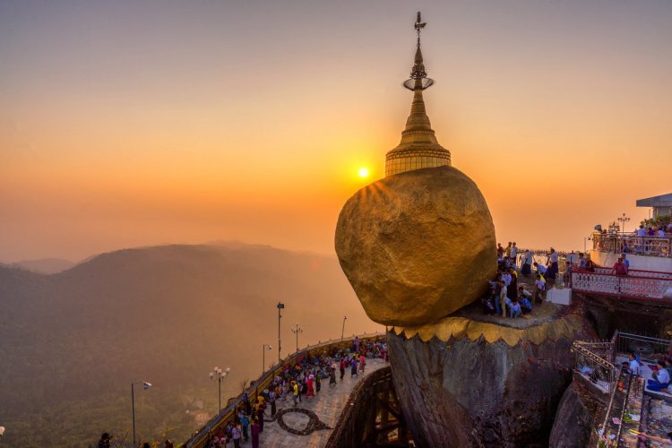 Kyaiktiyo, le rocher d'or - © Martinho Smart