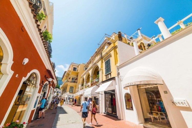 À Capri, il est interdit de porter des sabots. - © Gabriele Maltinti - Shutterstock.com