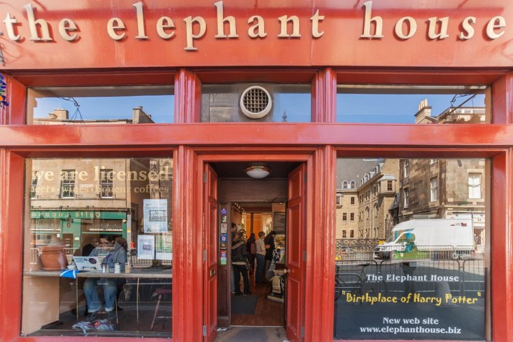 The Elephant house - © Claudine Van Massenhove - Shutterstock.com