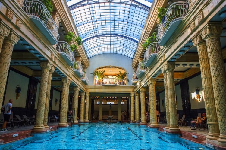 Hôtel Gellert, Budapest - © Ungvrai Attila - shutterstock.com