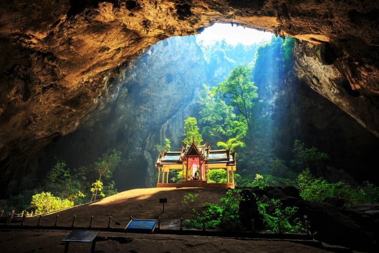 Phraya Nakhon Cave - © puwa2827