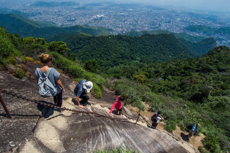 En direction du pico da Tijuca - Parque Nacional da Tijuca - © Vitormarigo - Shutterstock.com