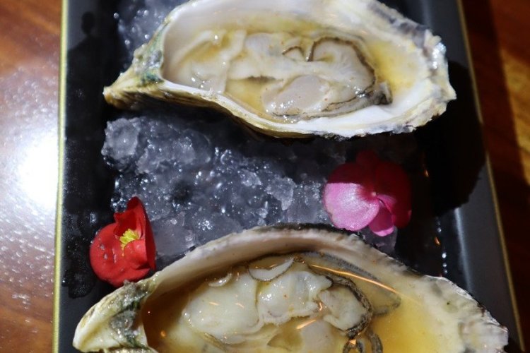 Huîtres de Paquera, sauce piquante. - © Laurent BOSCHERO