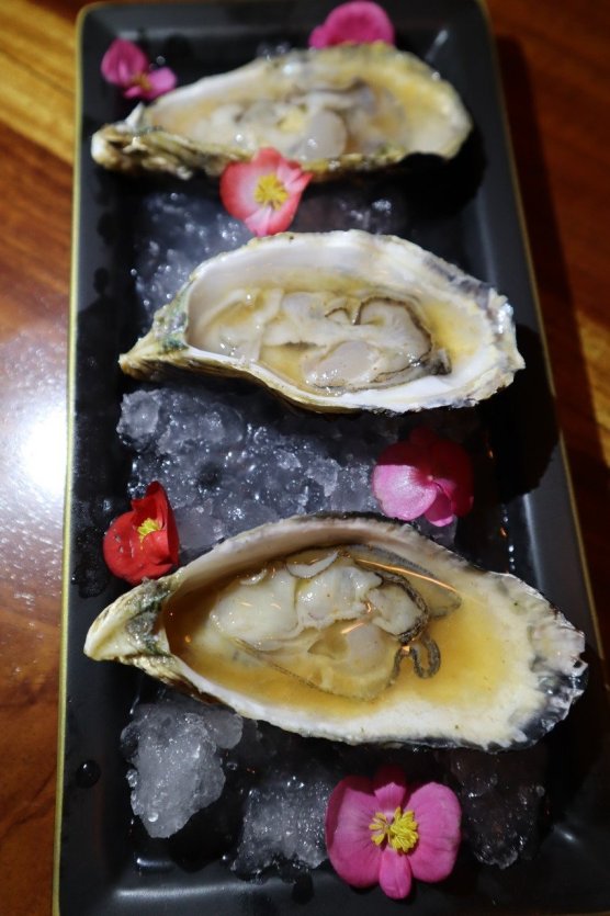 Huîtres de Paquera, sauce piquante. - © Laurent BOSCHERO
