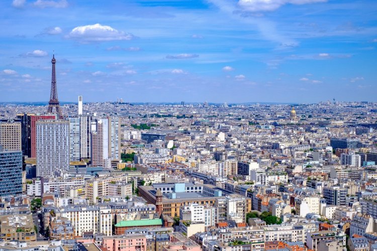 Vue sur Paris depuis le ballon du parc André Citroën - © Markus Speth - stock.adobe.com