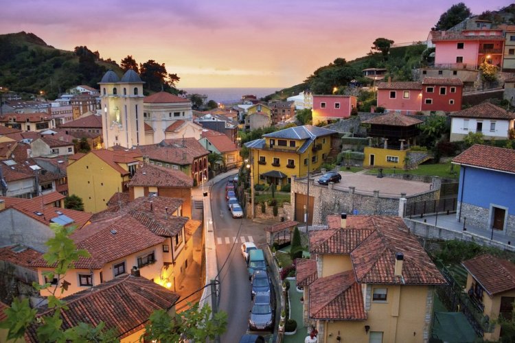 Ribadesella, Asturies - © Kike Arnaiz - iStockphoto