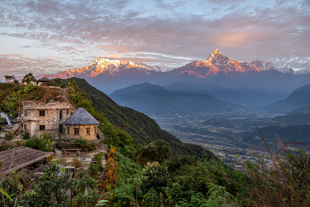 Vallée de Pokhara au lever du soleil