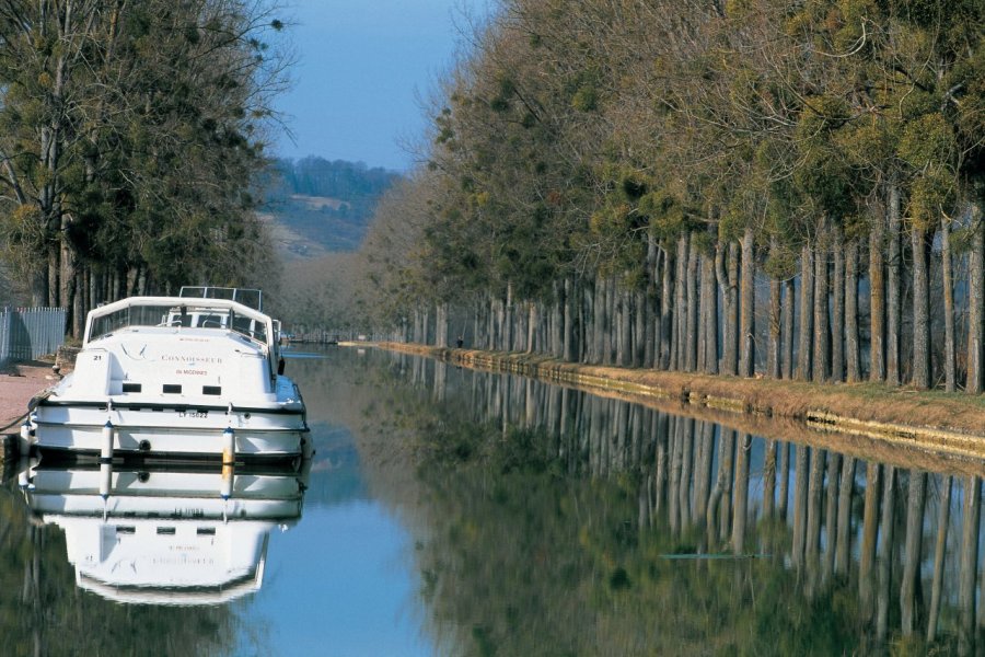 ​​​​​Le canal de Bourgogne, patrimoine et découvertes gastronomiques au fil de l'eau