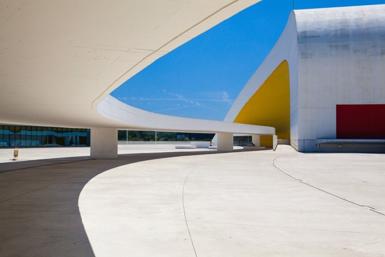 Le centre Niemeyer, Avilès - © Radomir Rezny - shutterstock.com