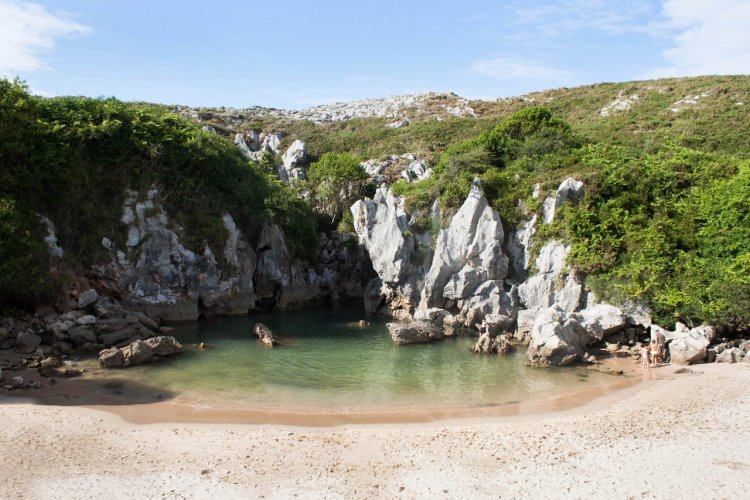 La plage de Gulpiyuri - © Ana Prego - shutterstock.com