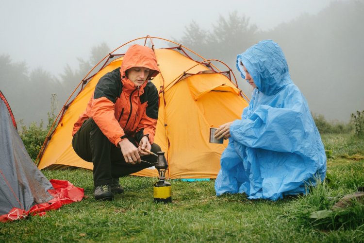 La pluie au camping. - © Nina Lishchuk - Shutterstock.com