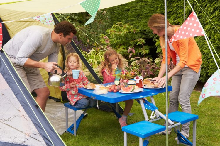 Cuisiner au camping. - © Olivieromg - shutterstock.com