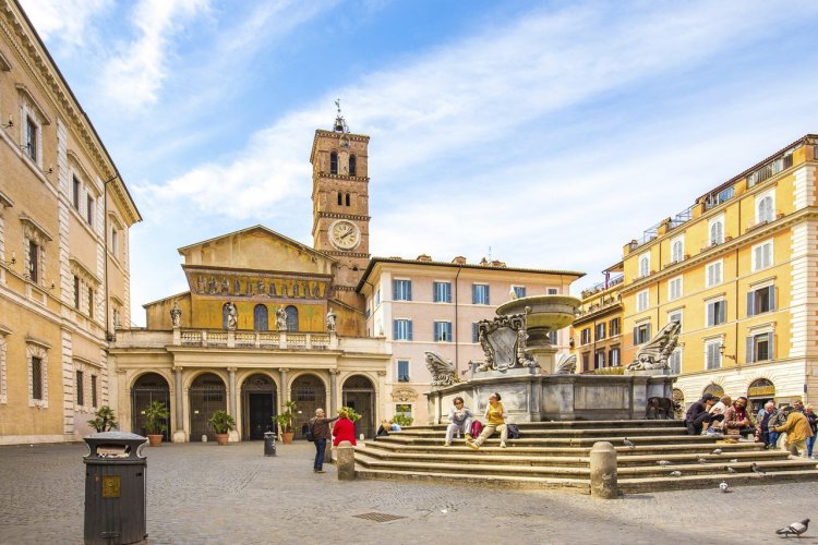 La place de Santa Maria in Trastevere - Rome - © orpheus26 - istockphoto