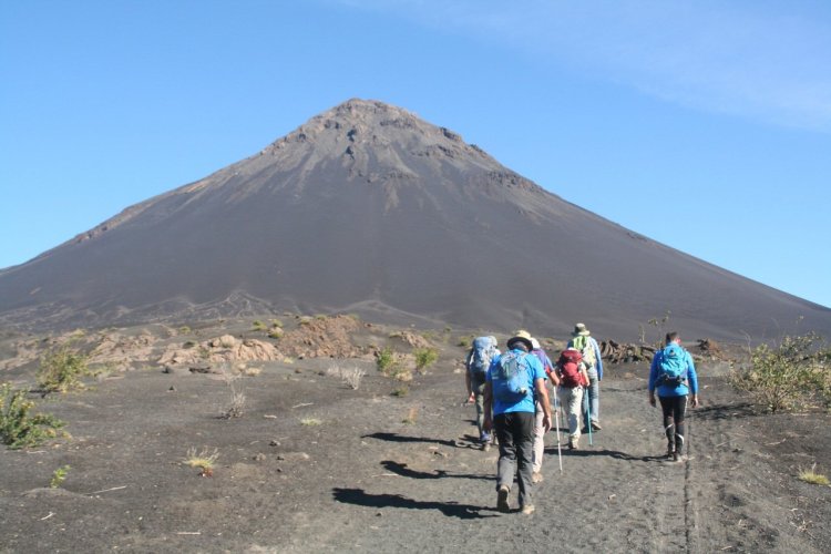 Ascension du volcan Fogon Cap-Vert - © Duleyrie - stock.adobe.com