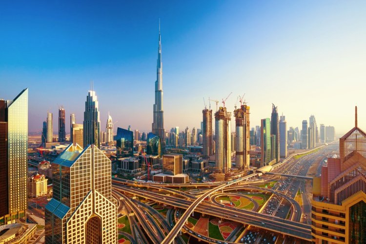 La Burj Khalifa, Dubaï - © RastoS - Shutterstock.com