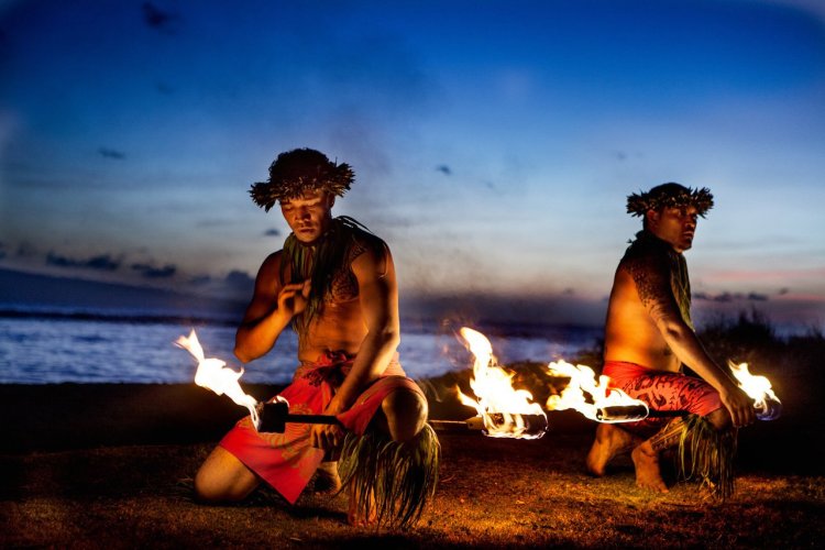 La danse du feu, Hawaï - © Deborah Kolb - shutterstock.com