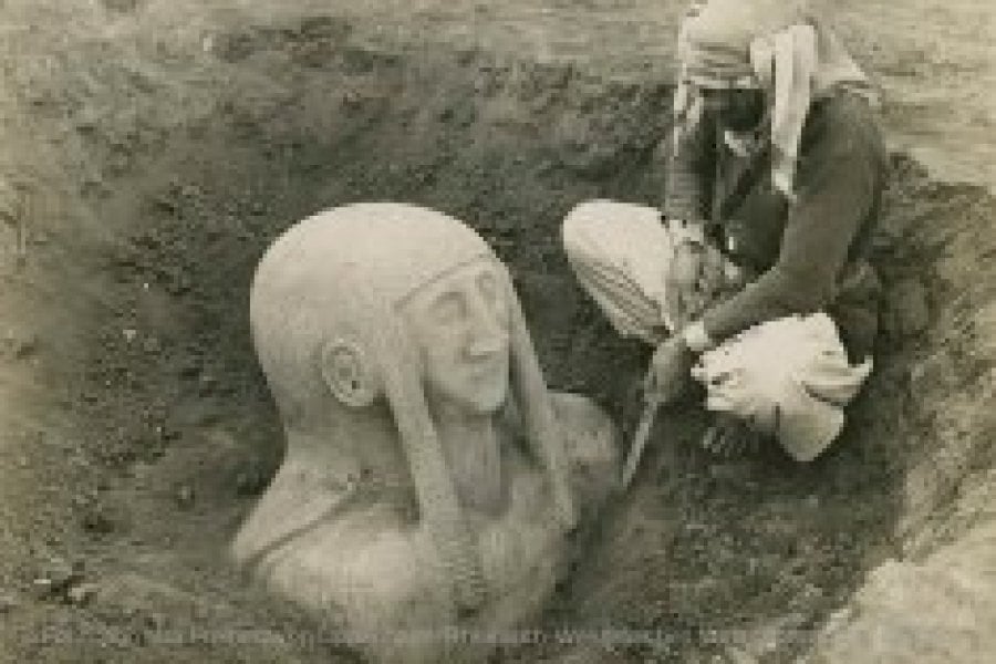 Découverte de la grande statue funéraire de Tell Halaf le 12 mars 1912.