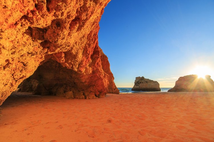 Praia da Marinha, Algarve - © Martin Krzyzak - Shutterstock.com