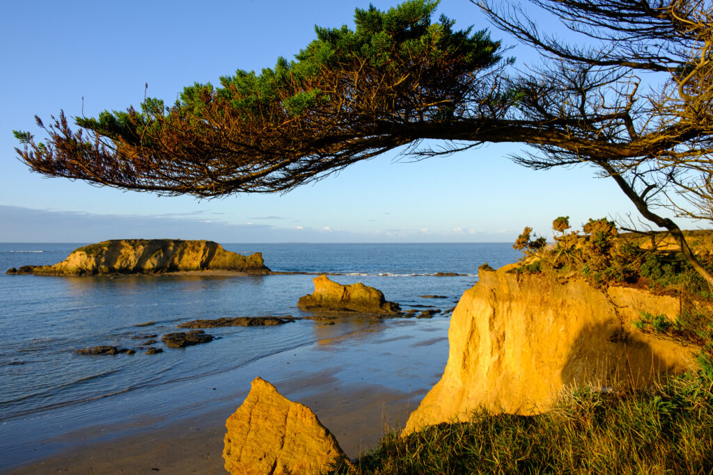 La plage de la mine d'or de Pénestin en Bretagne