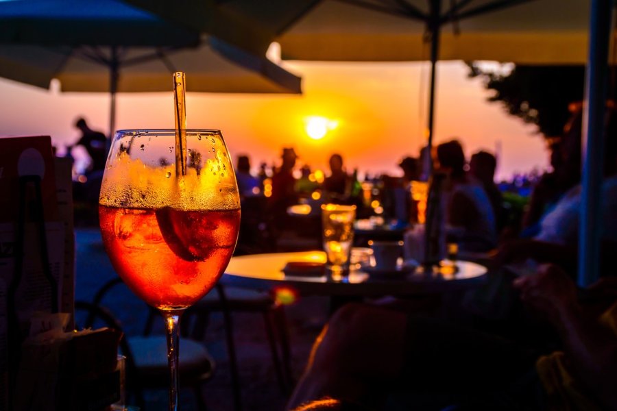 Comment se lancer dans le projet d'un bar ou d'une paillote de plage avec succès ?