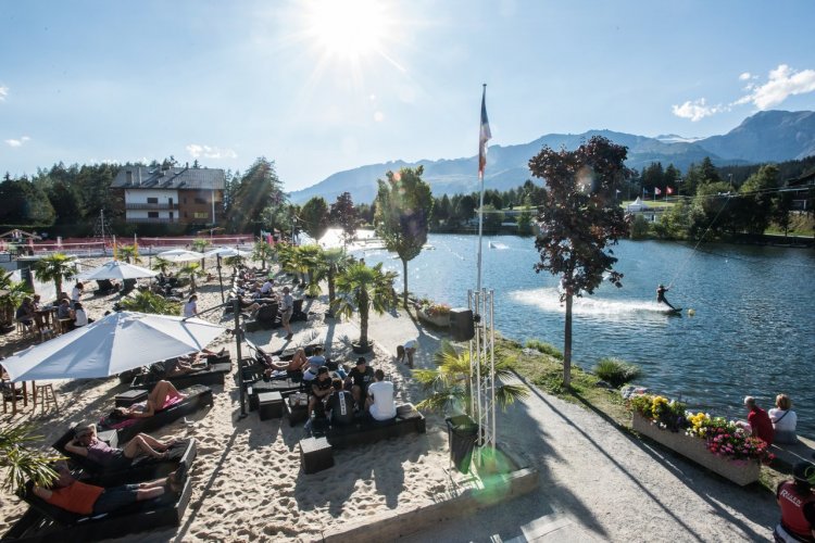 Beach Club - © © CMTC (Crans-Montana Tourisme et Congrès)