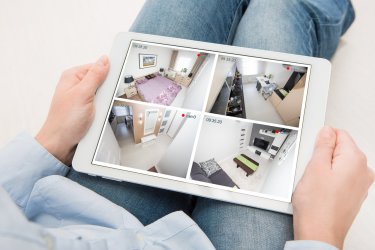 Faire installer une alarme maison et protéger son habitat en toutes circonstances - © REDPIXEL.PL