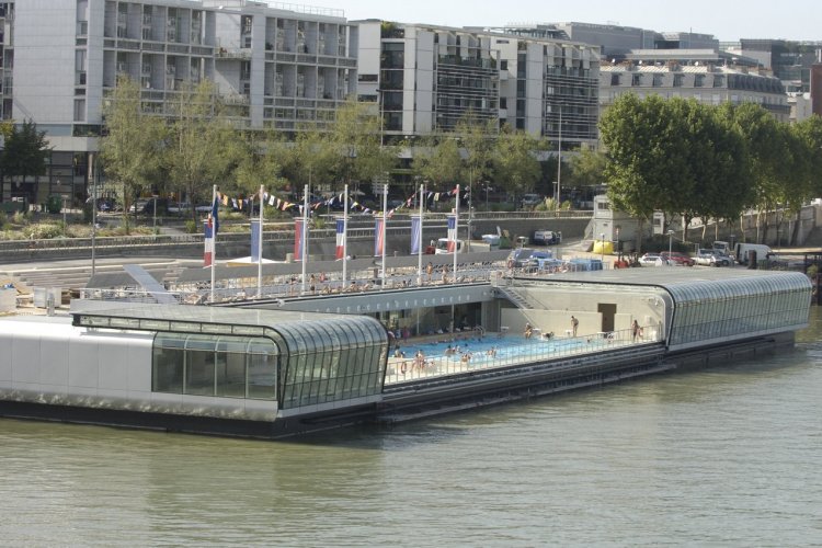 La piscine Joséphine Baker, Paris - © Jean-Baptiste Gurliat - Mairie de Paris
