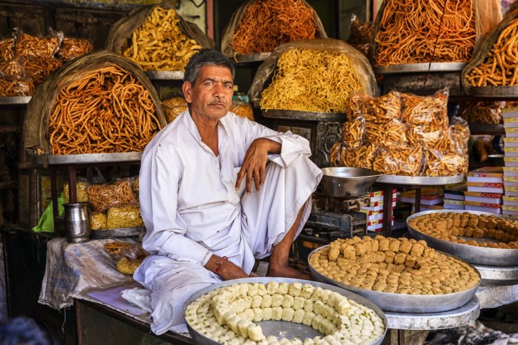 Vendeur dans les rues de Jaïpur, Inde - © hadynyah - iStockphoto.com