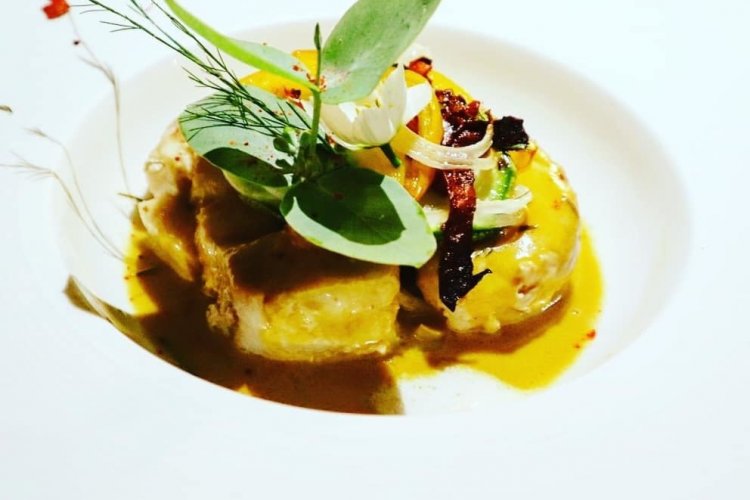 Corvina reina émulsion vin mousseux, gingembre, safran et poivre du Sichuan - Restaurant la Terrasse Costa Rica - © Laurent BOSCHERO