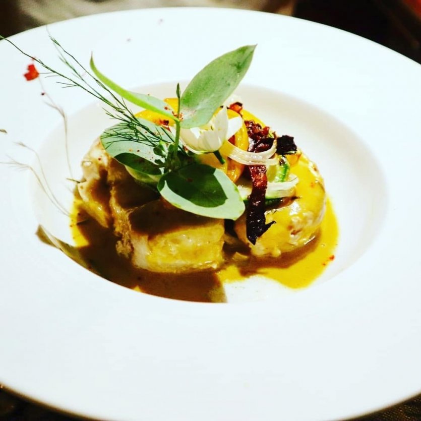 Corvina reina émulsion vin mousseux, gingembre, safran et poivre du Sichuan - Restaurant la Terrasse Costa Rica - © Laurent BOSCHERO