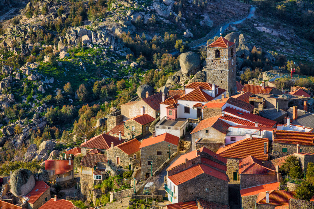 Vue sur le village de Monsanto - plus beaux villages du Portugal