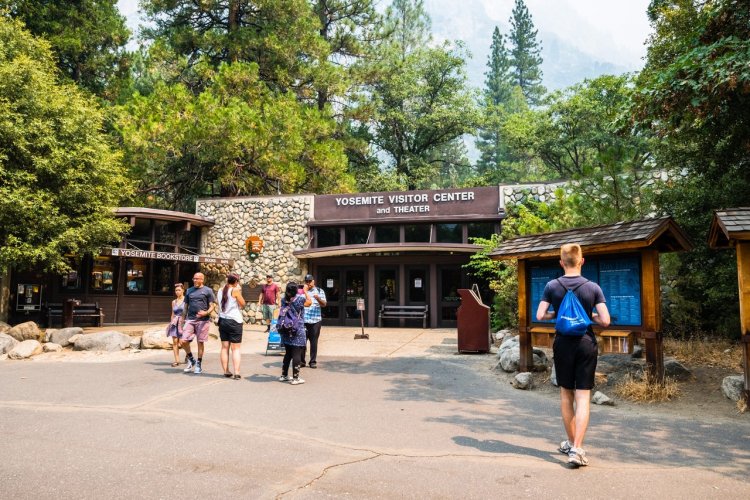 Yosemite Visitor Center - © Sundry Photography - iStockphoto.com