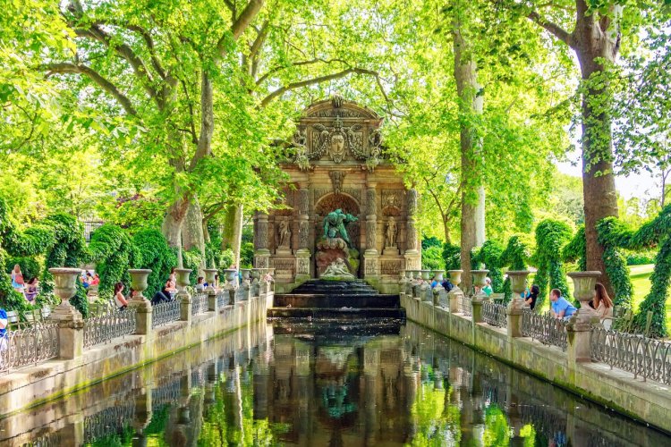 La fontaine Médicis du jardin de Luxembourg - © Solomakha - shutterstock.com