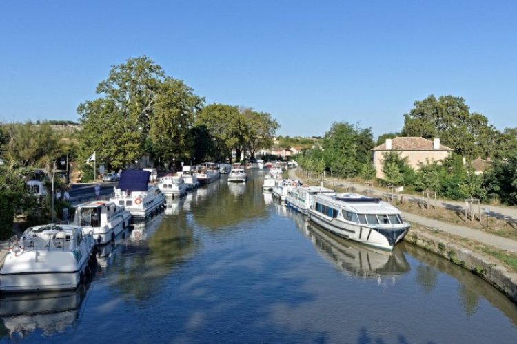 Canal du midi à Capestang - © Adobestock.com