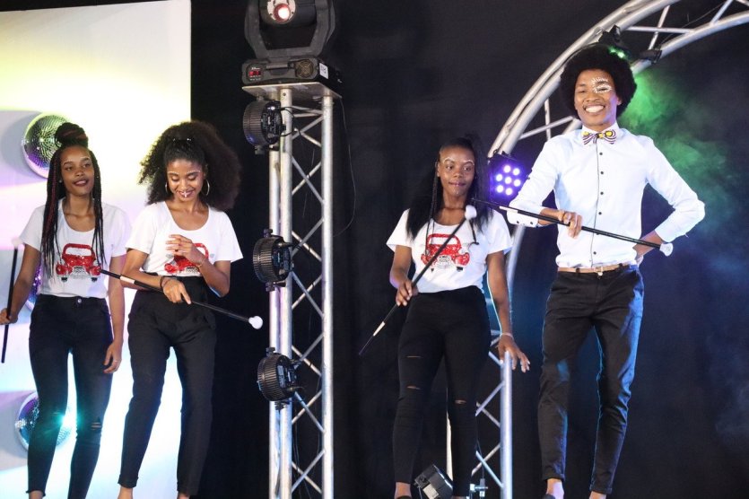 Anis et ses danseuses - Miss mayotte 2019 - © Laurent BOSCHERO