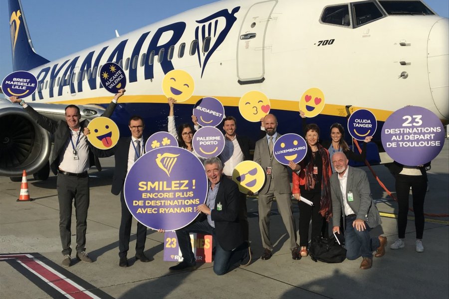 Philippe Crébassa, Président du Directoire - Aéroport de Toulouse Blagnac, Michael O’Leary, (PDG - Groupe Ryanair) et leurs équipes inaugurent la base de la compagnie irlandaise à l’aéroport de Toulouse-Blagnac