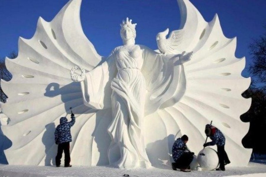 Concours de sculpture sur neige à Valloire