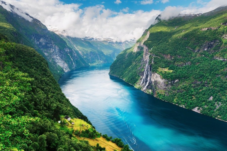 Fjord de Sunnylvsfjorden sur la côte ouest, proche de la ville de Alesund