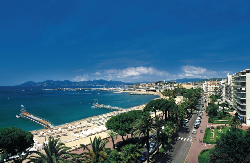 - © Palais des Festivals et des Congrès de Cannes - PERREARD