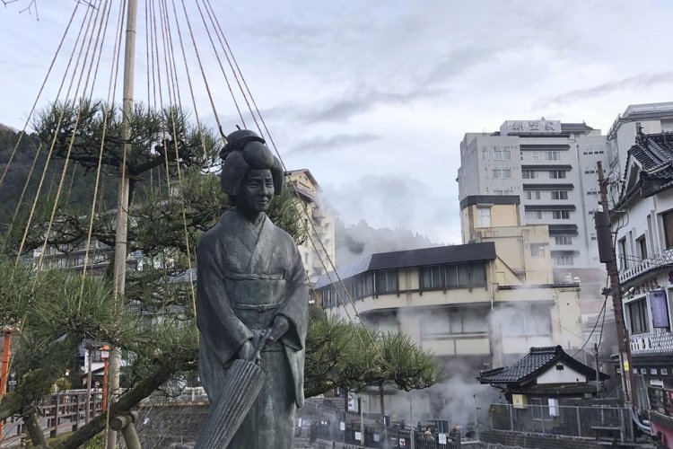 Statue Yumechiyo à Yumura Onsen - © Elena E.M