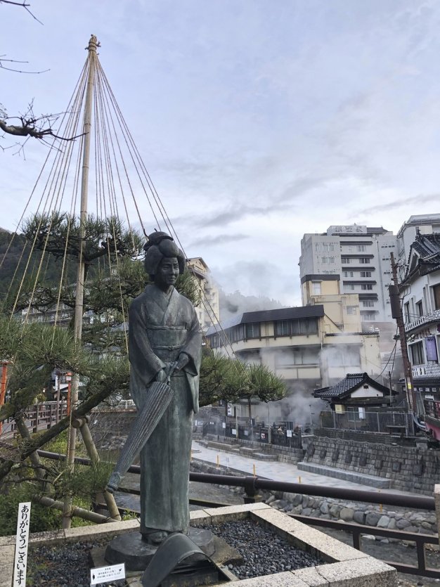 Statue Yumechiyo à Yumura Onsen - © Elena E.M