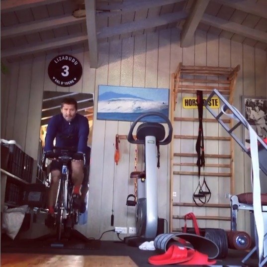 vélo & confinement - © instagram/bixentelizarazu