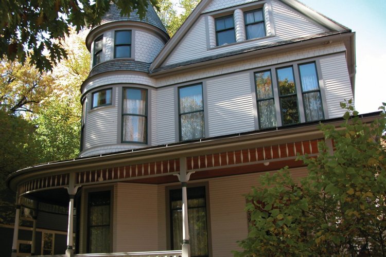 - © THE ERNEST HEMINGWAY MUSEUM AND BIRTHPLACE HOME