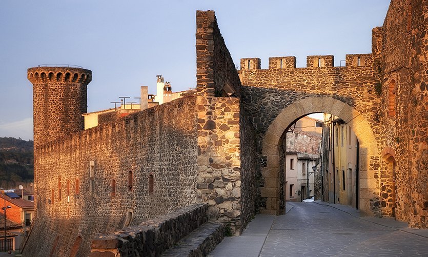 Porte de Barcelone - © Mairie d’Hostalric